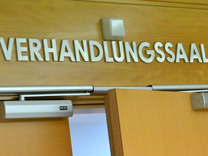 Nach einer wilden Verfolgungsjagd mit der Polizei wurde ein 19-Jähriger verurteilt. Nach einer wilden Verfolgungsjagd mit der Polizei wurde ein 19-Jähriger verurteilt.