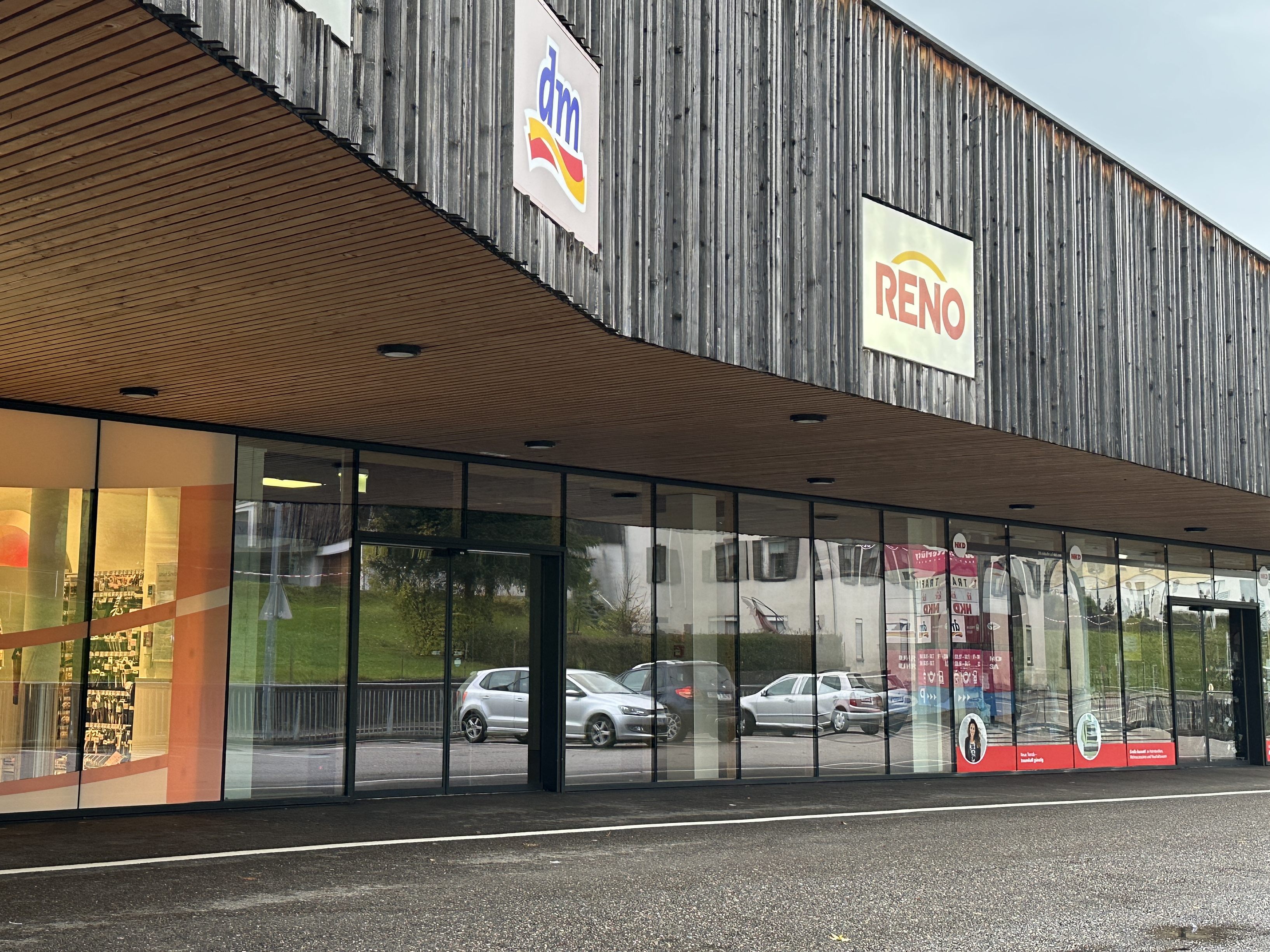 Es tut sich was bei einer dm-Filiale im Ländle. Es tut sich was bei einer dm-Filiale im Ländle.