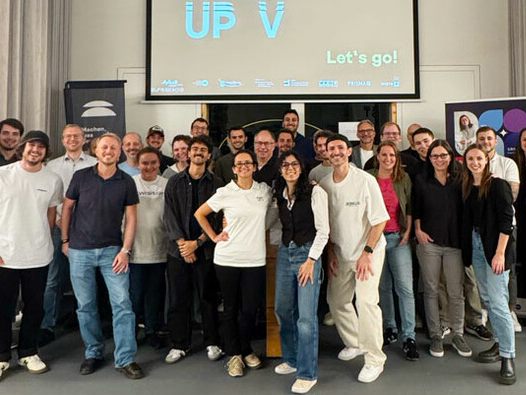 Die 20 Teams der zweiten Runde mit ihren Coaches: Vielleicht steckt unter ihnen ein zukünftiger Global Player. Die 20 Teams der zweiten Runde mit ihren Coaches: Vielleicht steckt unter ihnen ein zukünftiger Global Player.